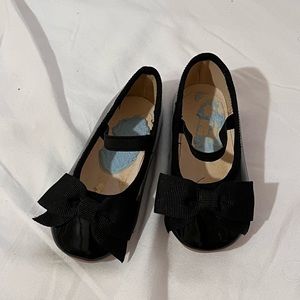 Black dress shoes little girl